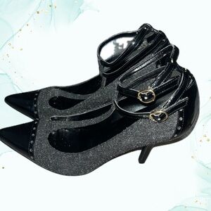 Tahari Brianna Black Patent Tip Leather T-Strap Heels, Size 8.5M